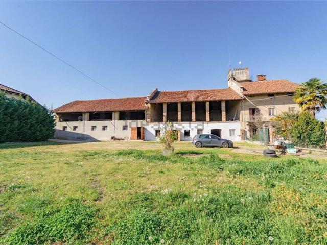 Rustici e casali in vendita di 360 m² in Strada Galavardiera, 8