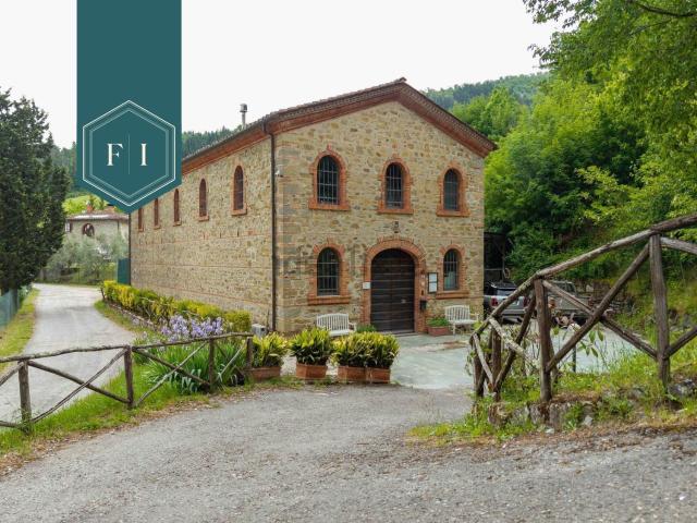 Rustici e casali in vendita di 360 m² in Via Campagna