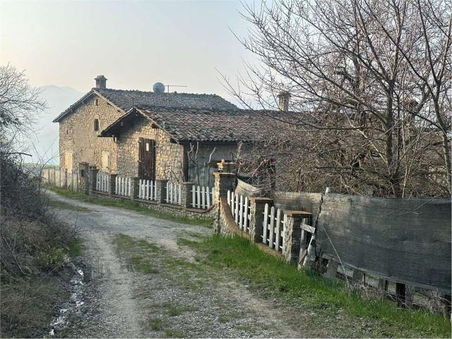 Rustici e casali in vendita di 360 m² in Via Canovella, 25