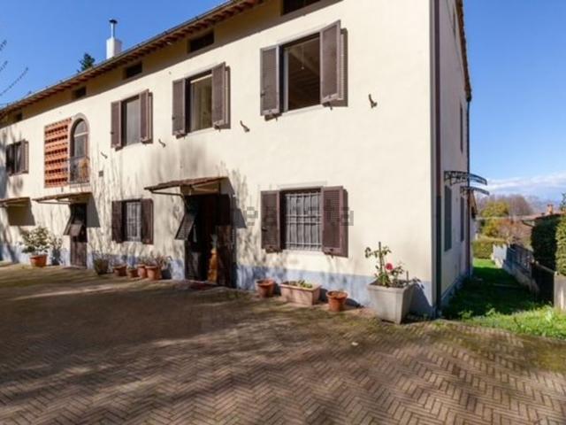 Rustici e casali in vendita di 360 m² in Via Di Vicopelago