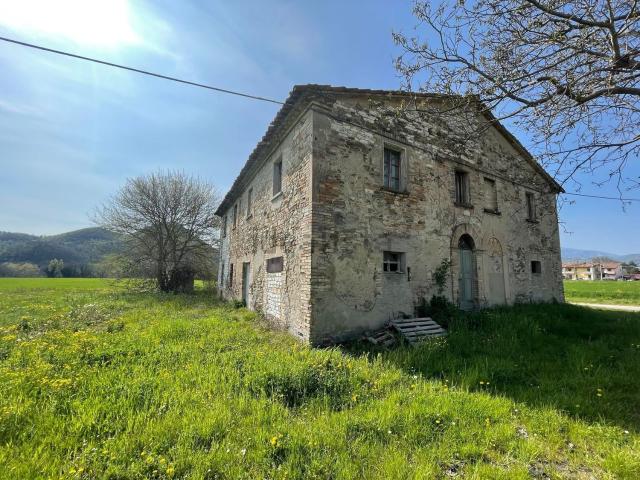Rustici e casali in vendita di 360 m² in Via Provinciale Metaurense