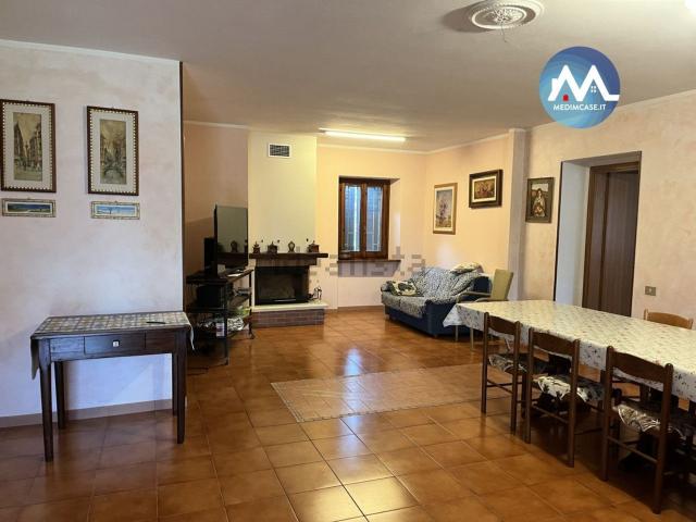 Rustici e casali in vendita di 362 m² in Strada dell&apos Altarello