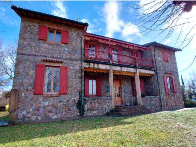 Rustici e casali in vendita di 374 m² in Via Case Sparse, 1