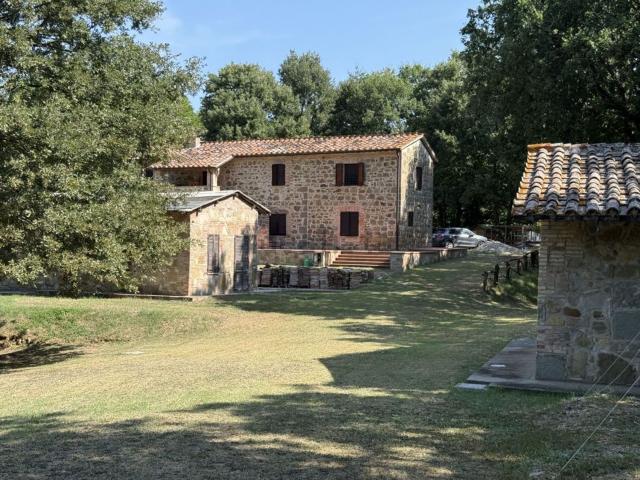 Rustici e casali in vendita di 375 m²