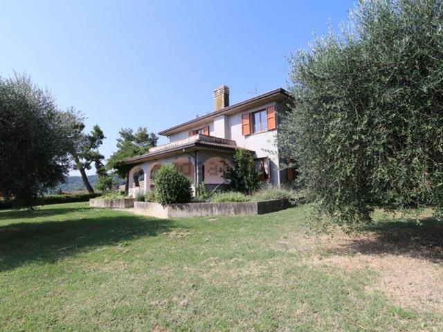 Rustici e casali in vendita di 377 m² in Via Arzilla, 7