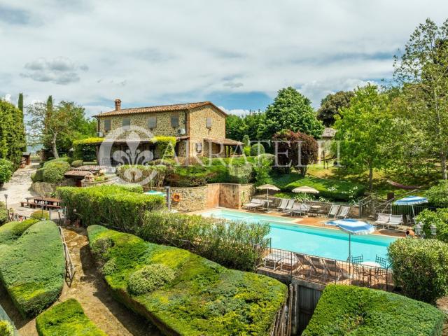 Rustici e casali in vendita di 378 m² in Via delle Vittorie, 9