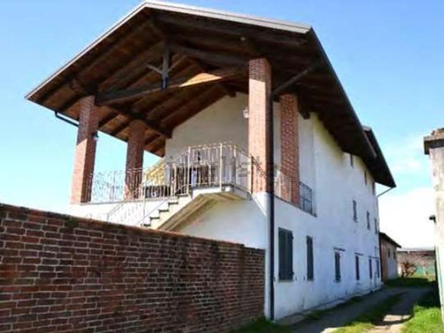 Rustici e casali in vendita di 379 m² in Via Maglione, 12