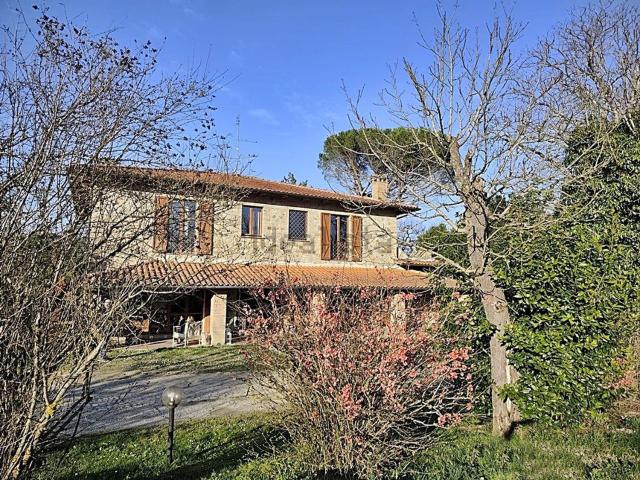 Rustici e casali in vendita di 370 m²