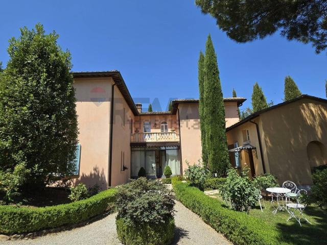 Rustici e casali in vendita di 370 m²