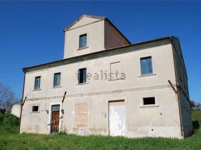 Rustici e casali in vendita di 370 m² in Contrada Castelletta