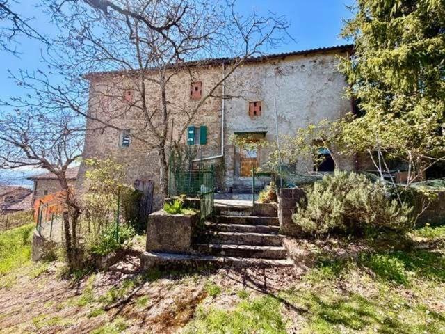 Rustici e casali in vendita di 370 m² in Via Marzolara