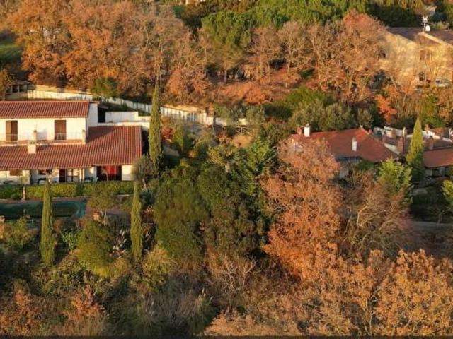 Rustici e casali in vendita di 370 m² in Via Monte Bitorno, 23