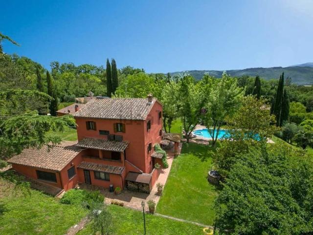 Rustici e casali in vendita di 370 m² in Via Armando Diaz