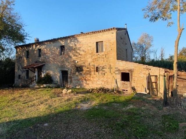 Rustici e casali in vendita di 370 m² in Via Bevano