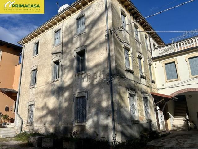 Rustici e casali in vendita di 370 m² in Via Cà Paletta