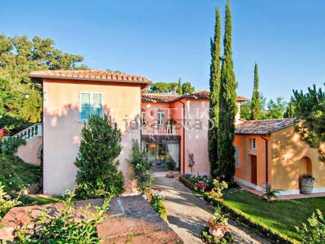 Rustici e casali in vendita di 370 m² in Via dei Nacci