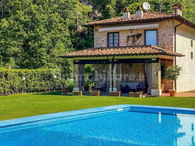 Rustici e casali in vendita di 370 m² in Via della Pescaglia, 6