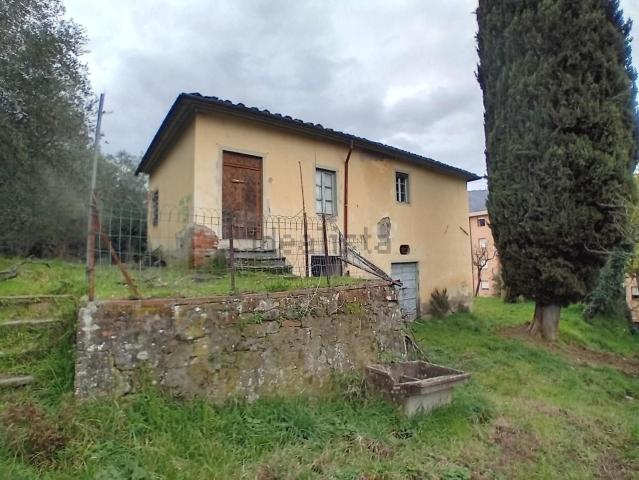 Rustici e casali in vendita di 370 m² in Via Galileo Galilei, 13