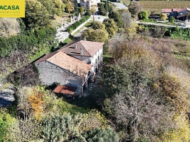 Rustici e casali in vendita di 370 m² in Via Provinciale