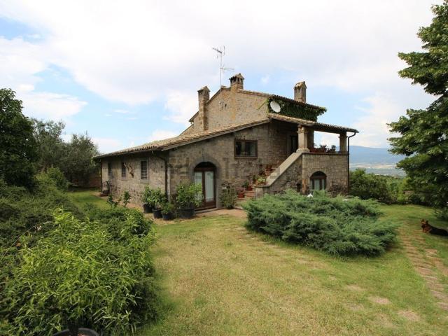 Rustici e casali in vendita di 380 m²