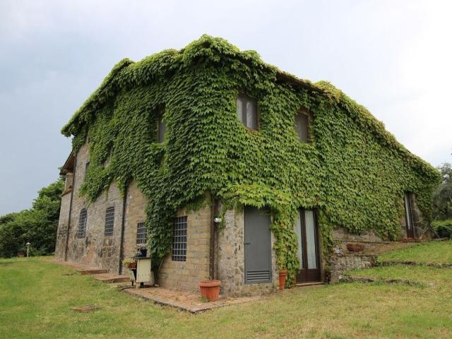 Rustici e casali in vendita di 380 m²