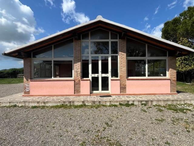 Rustici e casali in vendita di 380 m² in Strada Comunale di Piatto Lavato