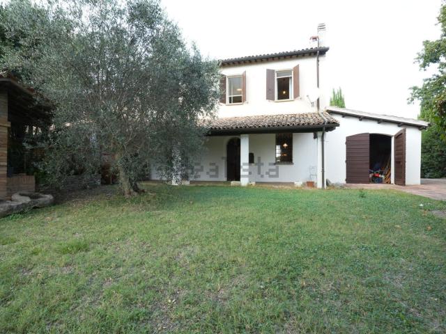 Rustici e casali in vendita di 380 m² in Via Molino Bratti