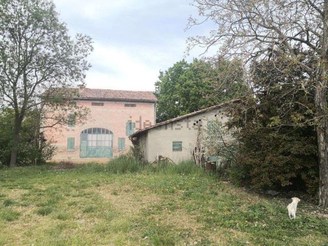Rustici e casali in vendita di 380 m² in Via Bosco, 26