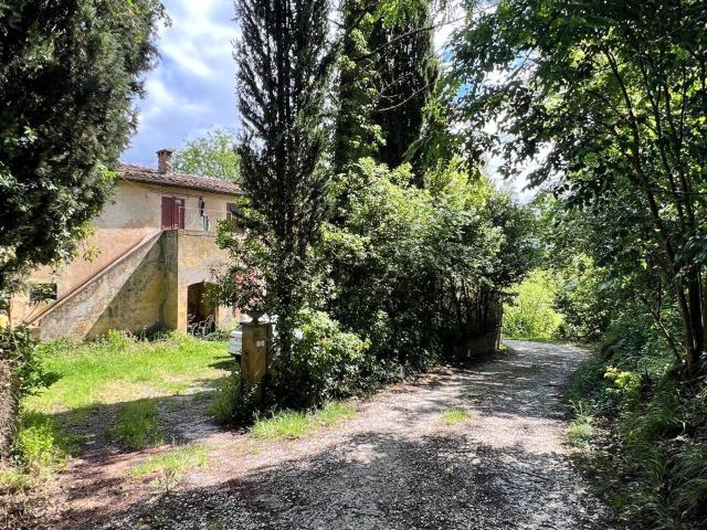 Rustici e casali in vendita di 380 m² in Via Calimpesi