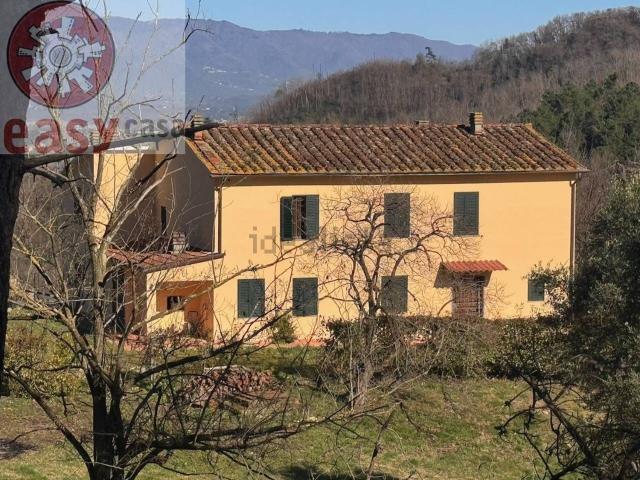 Rustici e casali in vendita di 380 m² in Via di Filettole