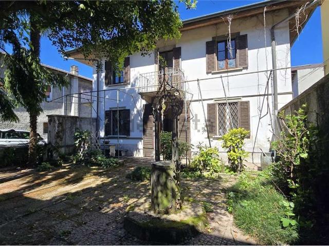 Rustici e casali in vendita di 380 m² in Via G. Matteotti, 24