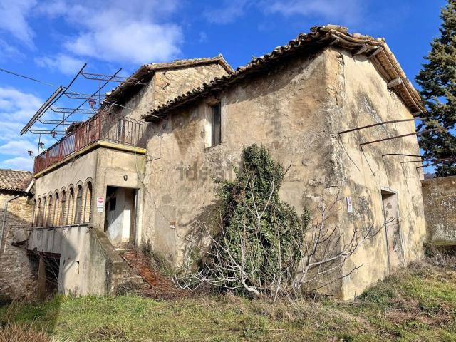Rustici e casali in vendita di 380 m² in Via Petrata