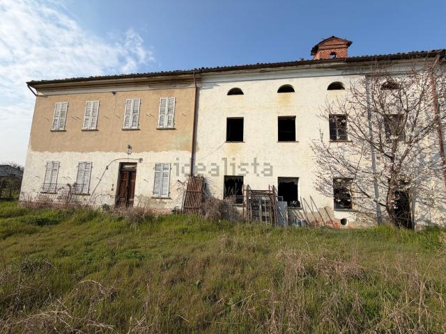 Rustici e casali in vendita di 380 m² in Via Quaglia, 22