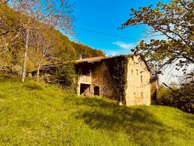 Rustici e casali in vendita di 380 m² in Via Trevasco