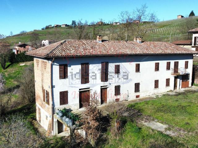 Rustici e casali in vendita di 382 m² in Strada San Carlo