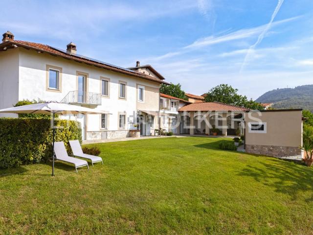 Rustici e casali in vendita di 382 m² in Vicolo Alba