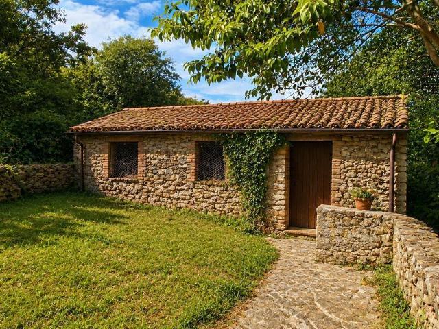 Rustici e casali in vendita di 38 m² in Località Poggio, 8