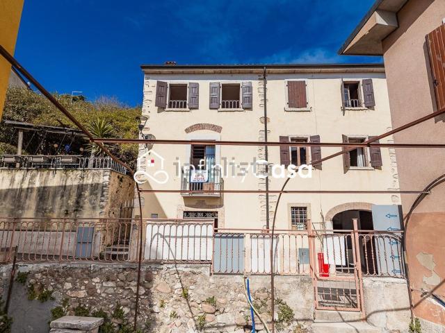 Rustici e casali in vendita di 394 m² in Via Roma