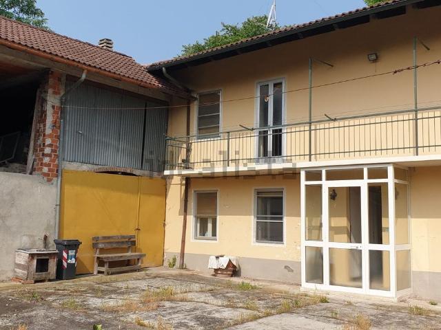 Rustici e casali in vendita di 395 m² in Via Cavour, 42