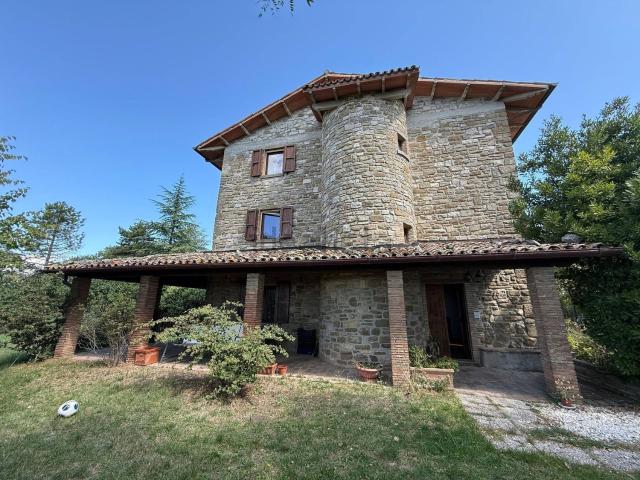 Rustici e casali in vendita di 396 m²
