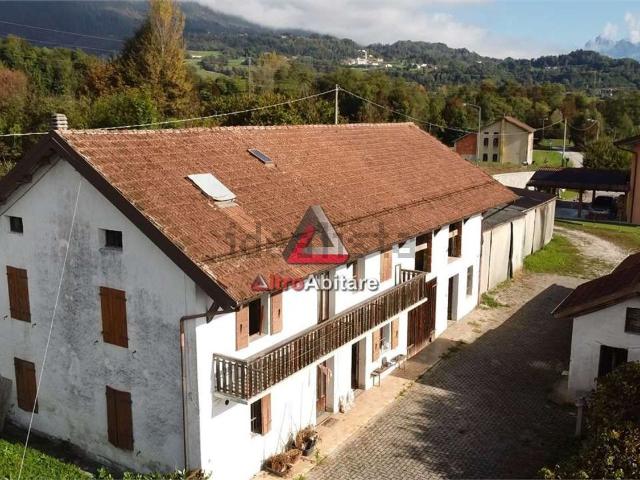 Rustici e casali in vendita di 390 m²