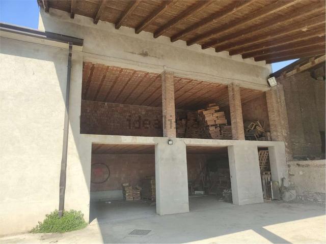 Rustici e casali in vendita di 390 m²