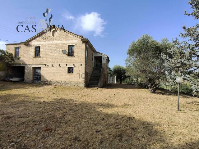 Rustici e casali in vendita di 390 m² in Contrada Forola, 27