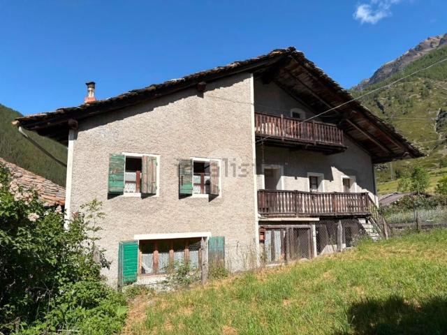 Rustici e casali in vendita di 390 m² in Frazione Epinel