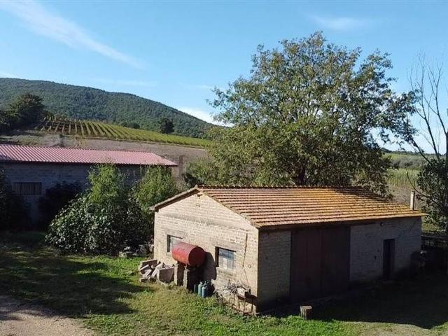 Rustici e casali in vendita di 390 m² in Via Muratella