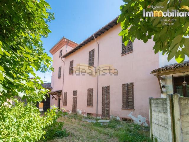 Rustici e casali in vendita di 390 m² in Via Trieste, 22