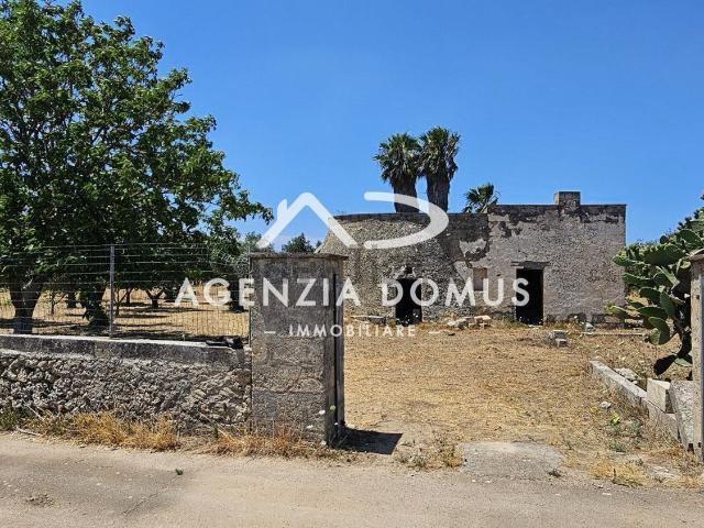 Rustici e casali in vendita di 3934 m² in Contrada Vora