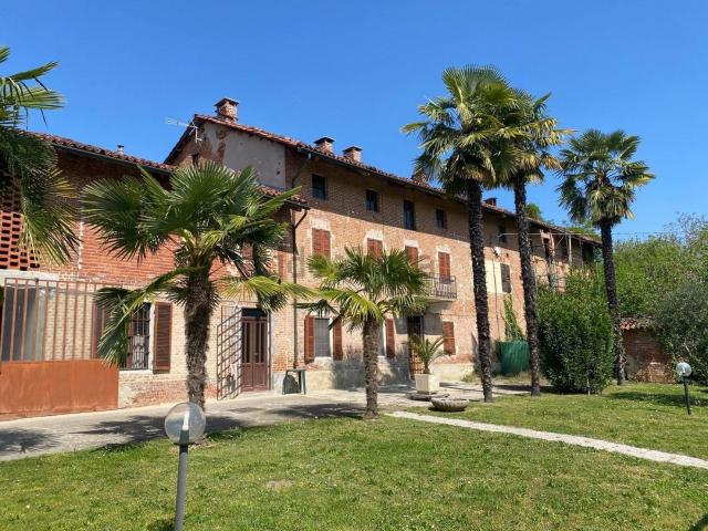 Rustici e casali in vendita di 393 m² in Frazione Briassa, 24