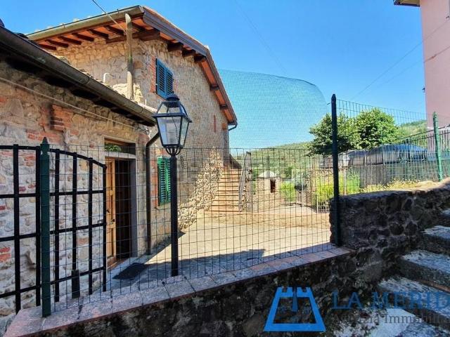 Rustici e casali in vendita di 405 m²