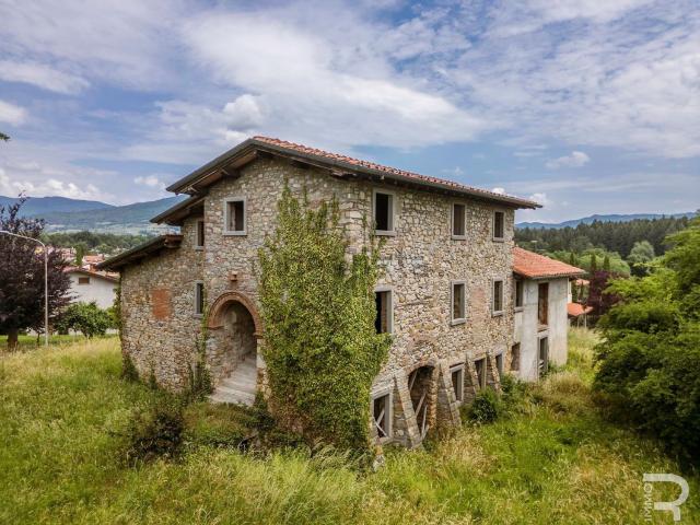 Rustici e casali in vendita di 405 m² in Località Pianacci